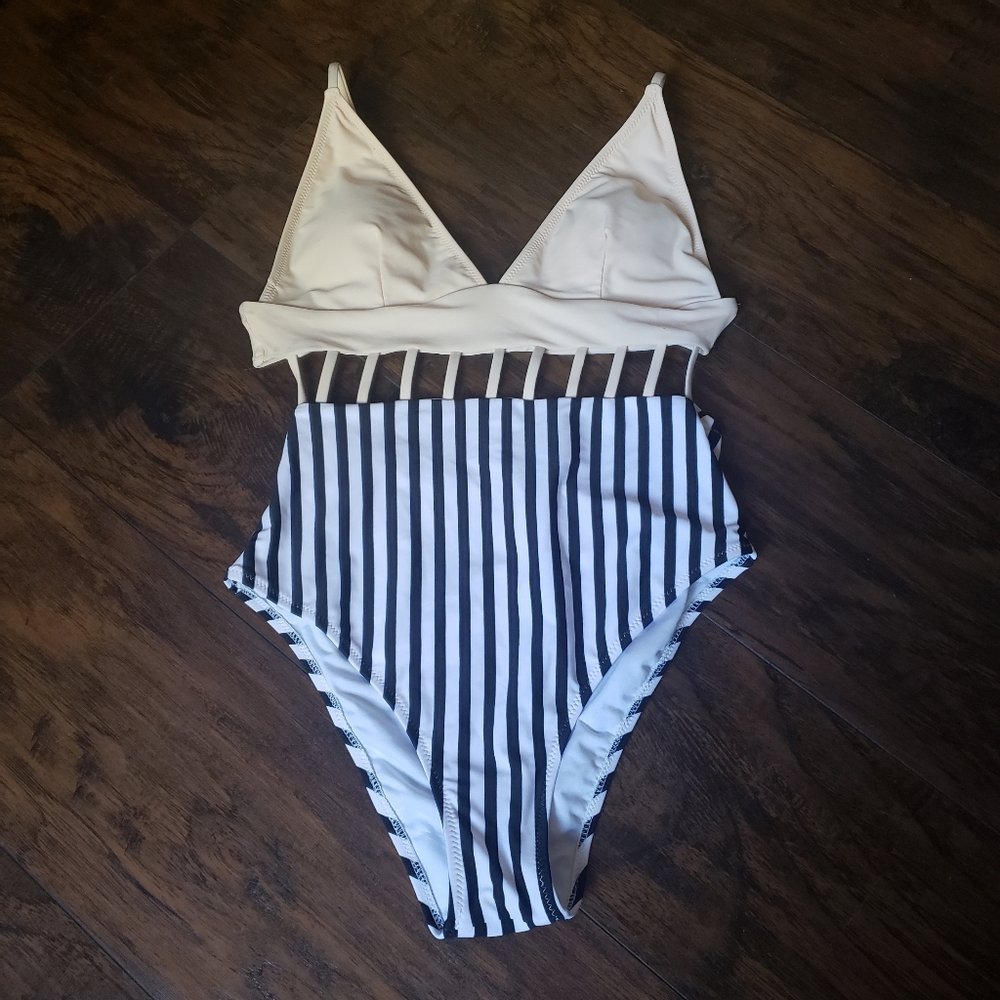 Cupshe Swimsuit 1PC